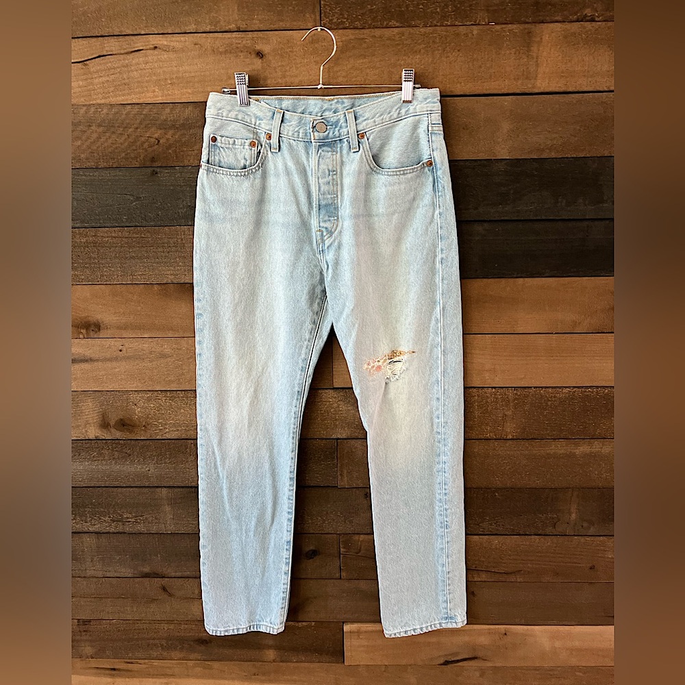 Levi’s 501® 150th Anniversary Light Wash Jeans – Floral Patched Knee – W28 L30 - Picture 1 of 15